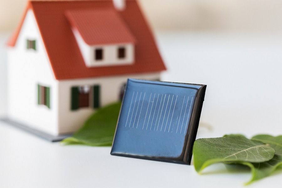 太陽光発電の売電収入は雑所得？ 事業所得？　判断のポイントと節税対策について徹底解説します。