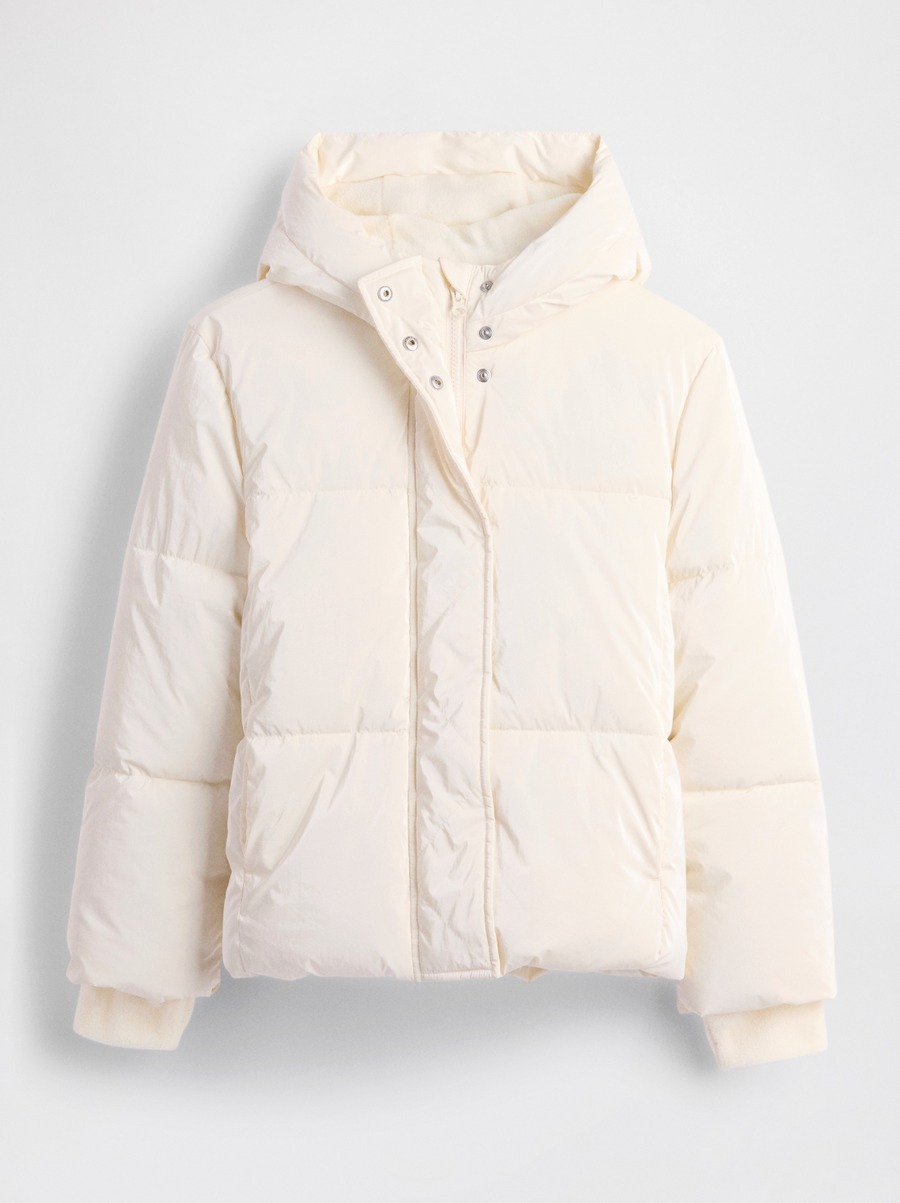 GAPのブラックフライデー！最大50%オフ&総額1,000万円分のギフトカード配布