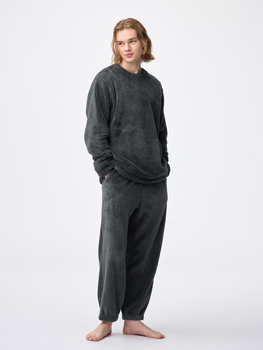 【GU年末祭第2弾】防寒アウターが3,990円！タートルネック＆ジョガーパンツ990円！12月31日までのセール商品9選