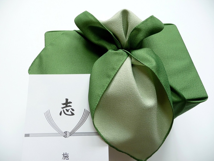 「多すぎる香典をいただいてしまった…」こんなときにはどうすればいい？