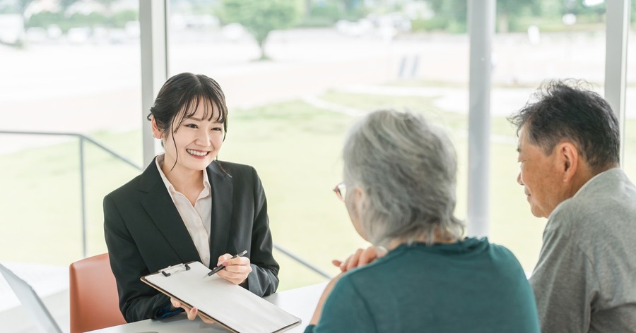 「年金があるから大丈夫？」お盆の帰省で見直す親の老後家計