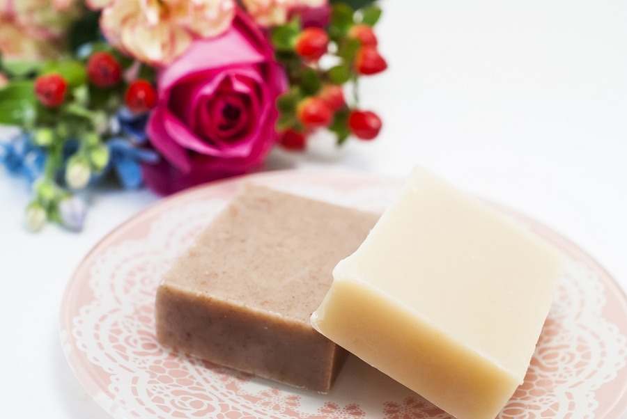 【石鹸作りの材料は3つだけ】素材次第で「自然派」にも「高級」にも「自由研究」にもなります