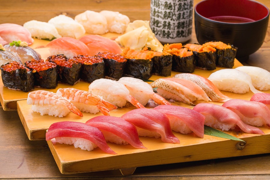 FUJIYAMA TOKYO秋葉原本店、11月は月曜から木曜限定で高級寿司50種食べ放題が3,900円 予約は10月26日(月)14時から