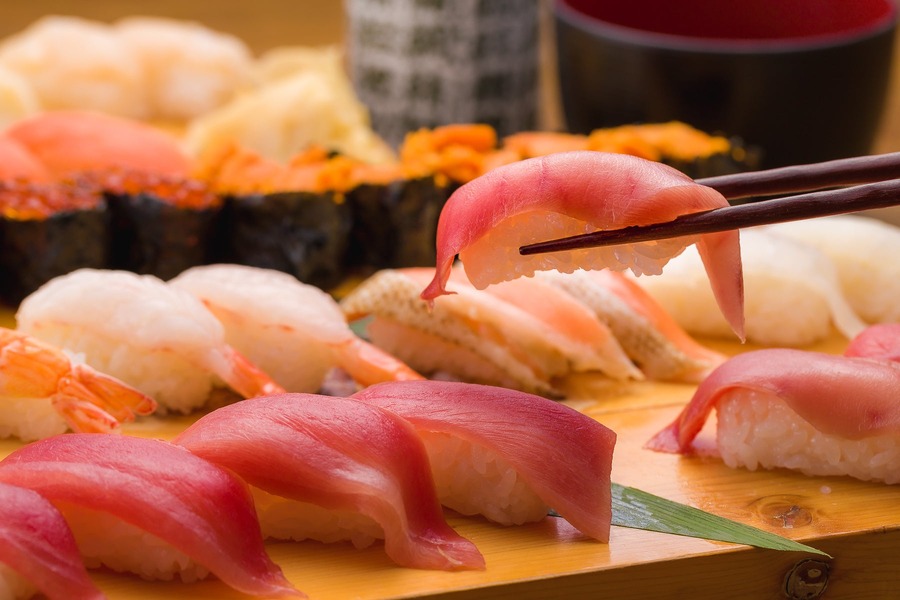 FUJIYAMA TOKYO秋葉原本店、11月は月曜から木曜限定で高級寿司50種食べ放題が3,900円 予約は10月26日(月)14時から