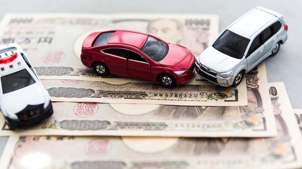 自動車保険の保険料　「事故率低下」で下がり、「民法改正」で上がる