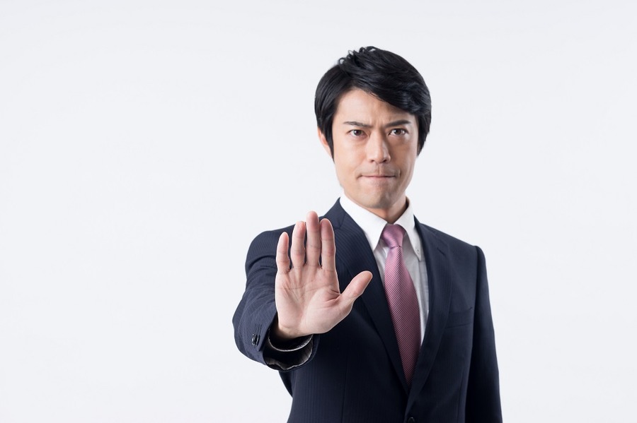 遺産放棄についての質問に回答。「古くて買い手の付きそうにない家と土地は放棄して、預貯金だけ相続することはできますか？」