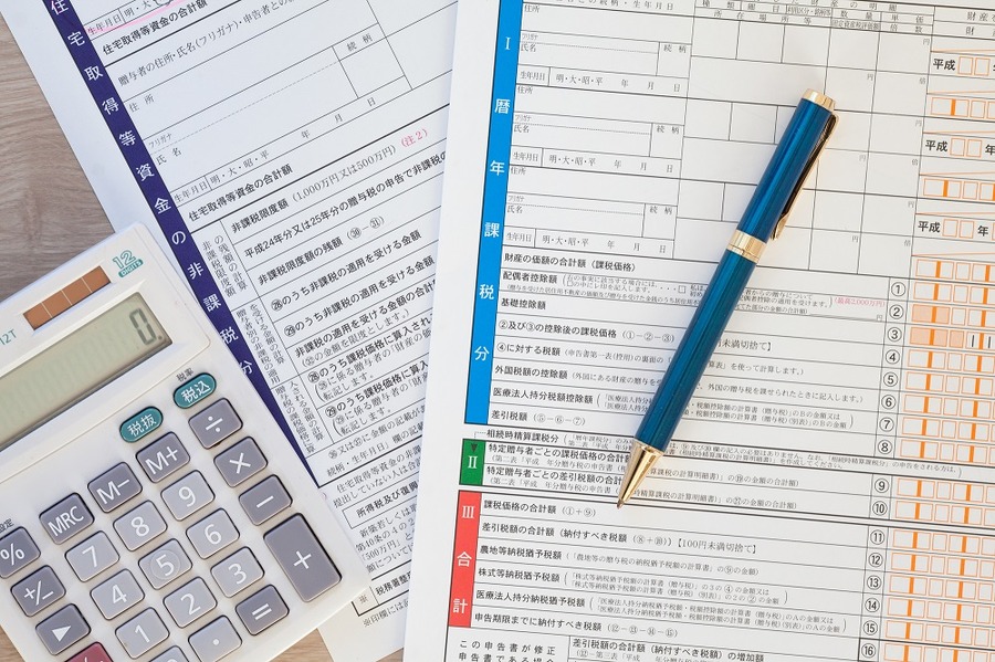 「死亡保険金」も「未支給年金」も遺産分割対象の相続財産にはなりませんが、税の扱いが違うことがあります