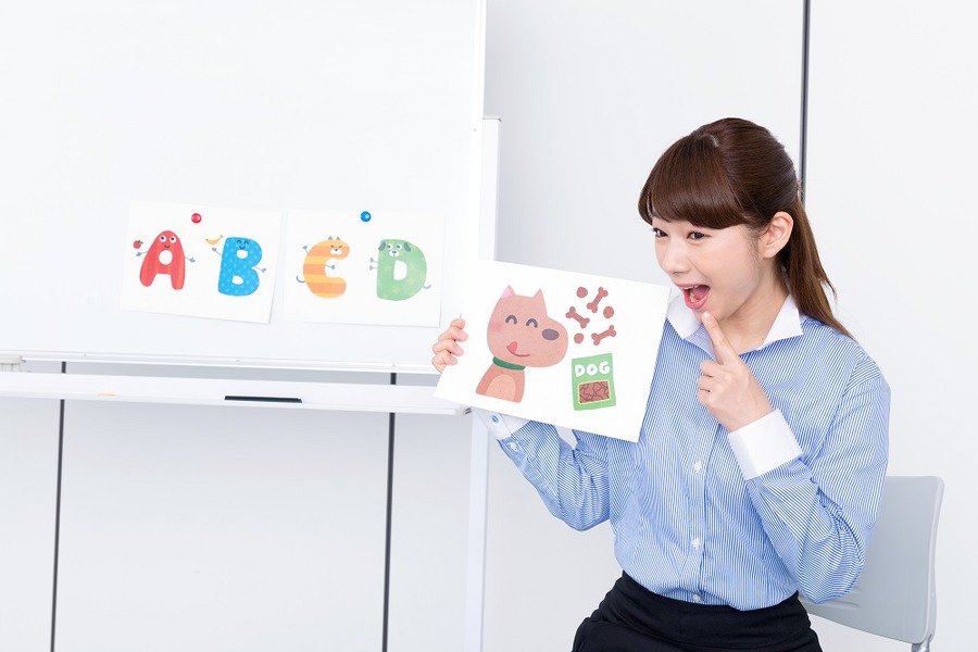 【子どもの英語教育】週に一度の英会話スクールでは英語は身に付きません。筆者が実践して効果を感じた節約学習法とは
