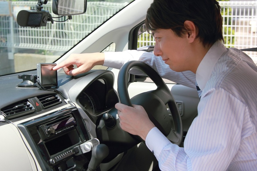 自動車を購入したときの経理処理　自動車の取得価額に含めるべきものと、含めないことが出来るもの