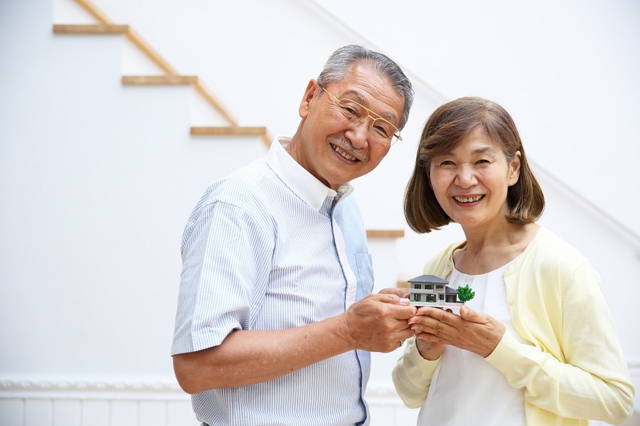 配偶者は婚姻期間20年以上なら「住居」が遺産分割の対象外になる予定です（税制ではすでに配偶者優遇があります）