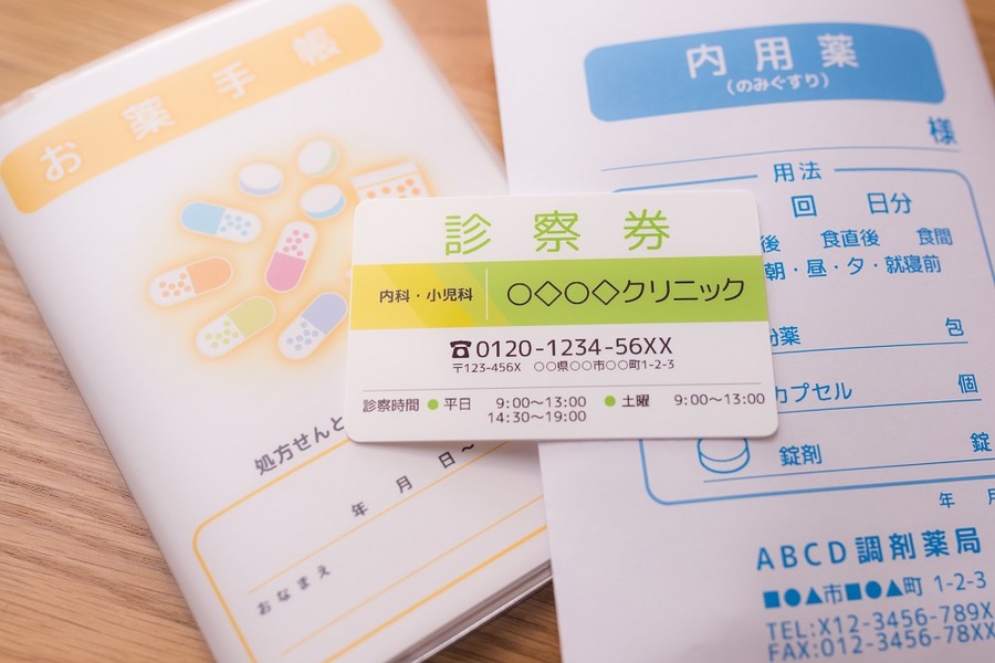 スマホで簡単な「お薬手帳」　薬の登録は手間いらず、複数人登録可能、アラーム付きなどの便利機能を紹介します。