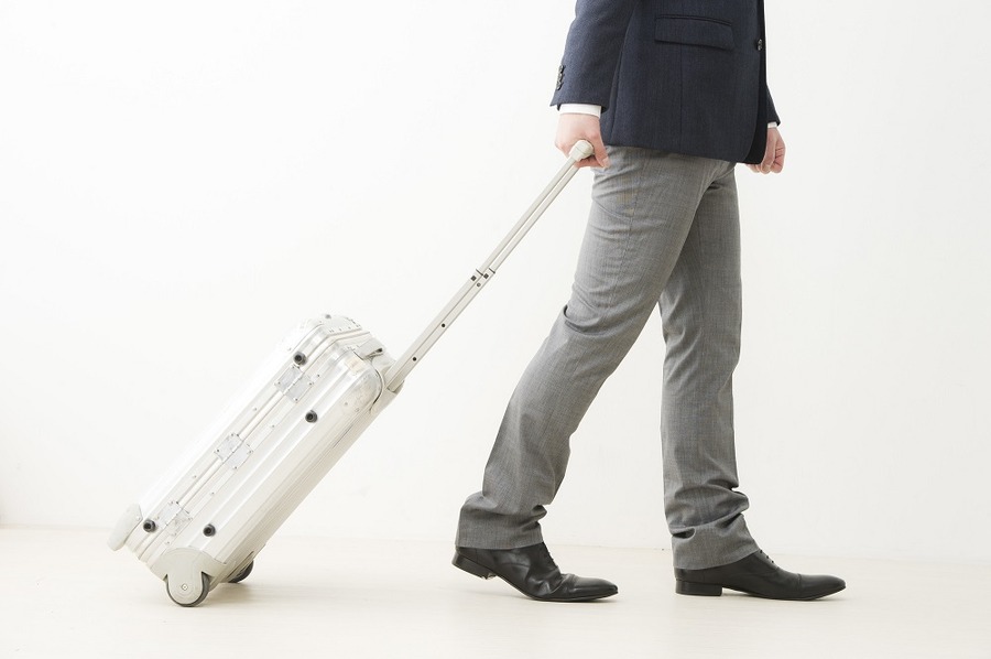 海外旅行には欠かせない「海外旅行傷害保険」　主なクレジットカード3種の「利用付帯」のお得な使い方を紹介します