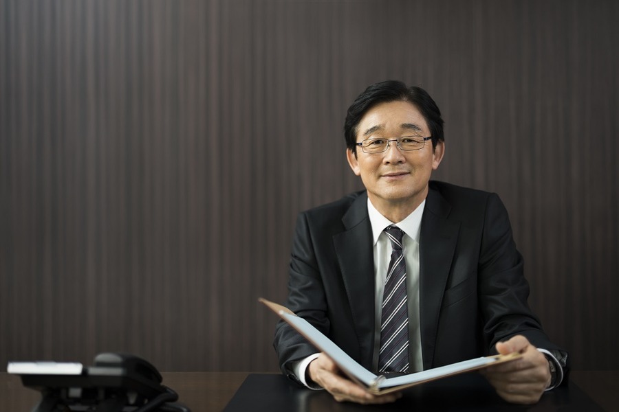 「経営者＝大株主」を狙う投資戦略。孫社長は配当金だけで約100億円、ユニクロの柳井社長は80億円を稼ぎます。