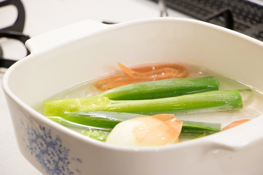 捨てるのがもったいなくなる　栄養満点の「野菜くず」でベジブロスや干し野菜を作ってみませんか？