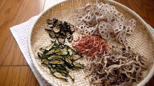 捨てるのがもったいなくなる　栄養満点の「野菜くず」でベジブロスや干し野菜を作ってみませんか？