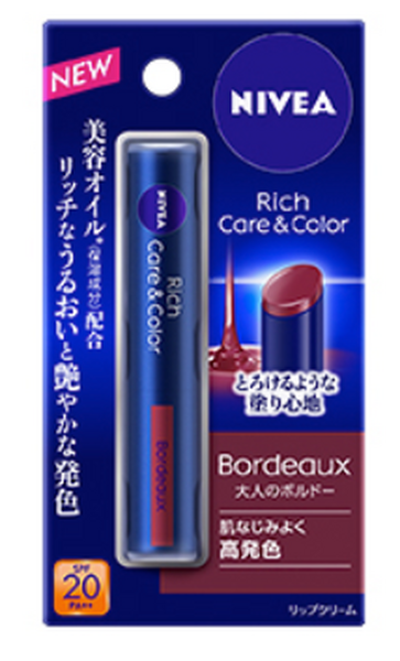リップクリームで冬の乾燥から唇を守る　ケアをしてぷるぷるリップをプチプラで手に入れよう