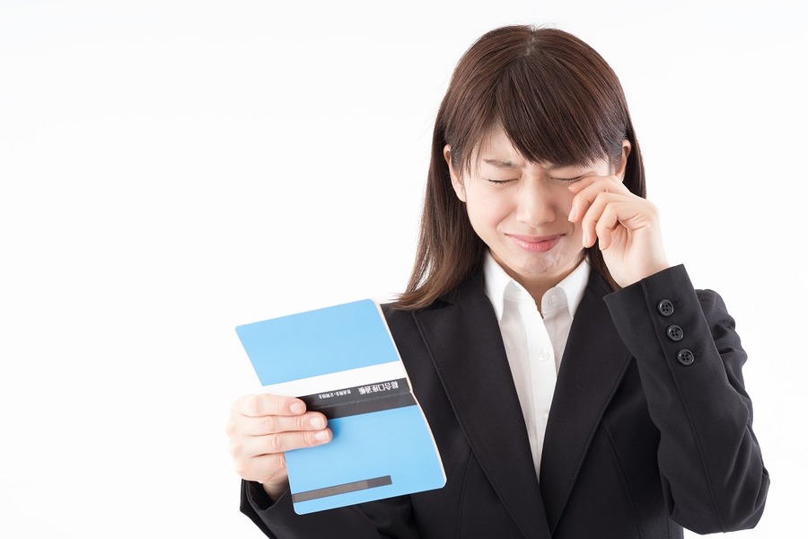 コンビニATMの手数料の違いは曜日や時間帯だけではない。引出手数料がお得な「銀行+コンビニ」の組み合わせを調べてみた。