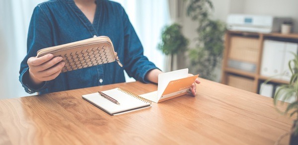 お金を貯めたければ、通帳は1冊でも2冊でもなく、3冊にしなさい。