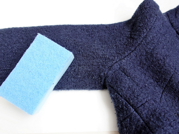 100均ダイソーグッズで毛玉取り　「スポンジ、ブラシ、電動リムーバー」どれが一番使えるか試してみました