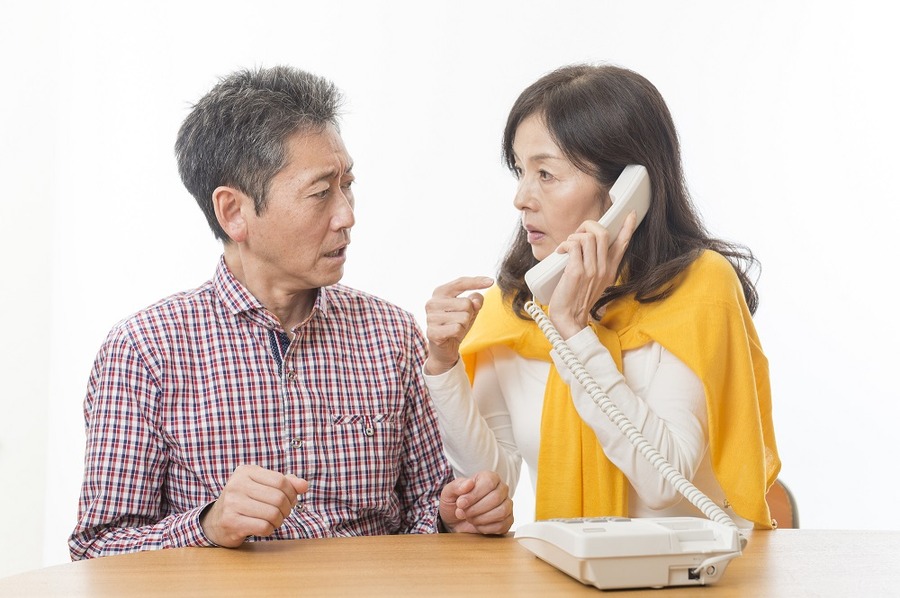 「父が亡くなり口座が凍結」公共料金の引き落としができずに、相続人がブラックリストに…よくある問題の対処方法