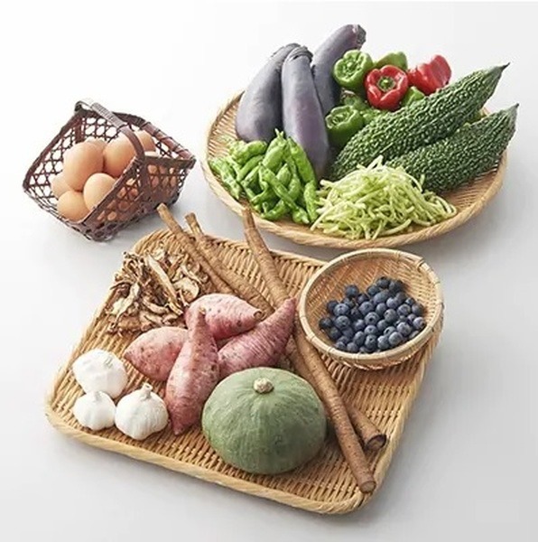 〈長崎県松浦市〉道の駅松浦海のふるさと館「旬のお野菜＋産みたて濃厚玉子6個」の大満足セット