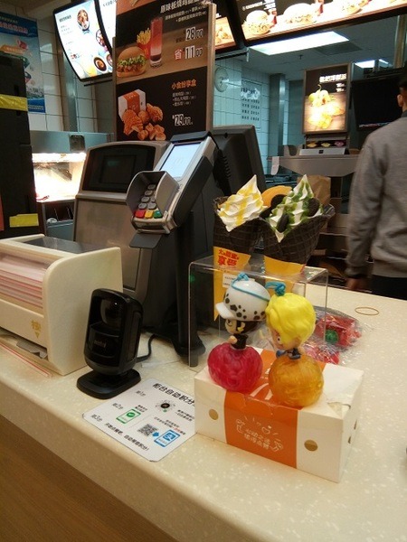 中国ではモバイル決算でキャッシュレスが浸透　店舗はもちろん、シェアアンブレラの支払いも