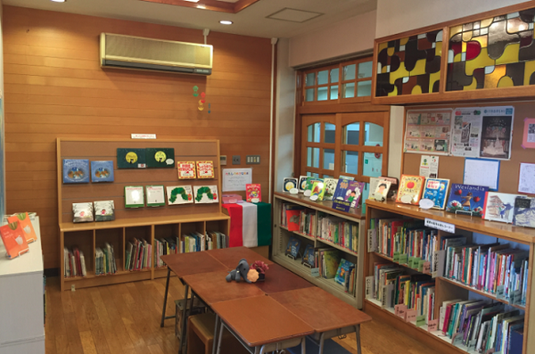 お金をかけずに、本好きな子どもに　イマドキ図書館は紙芝居や海外絵本、電子書籍までそろっています