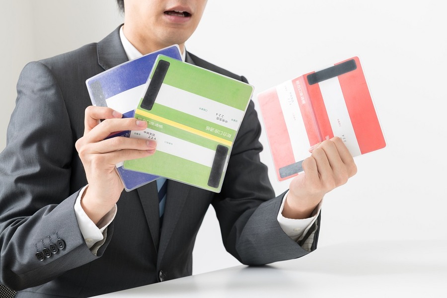 銀行口座があるだけで手数料が発生する「口座維持手数料」が検討中　垣間見える2つの銀行の「本音」