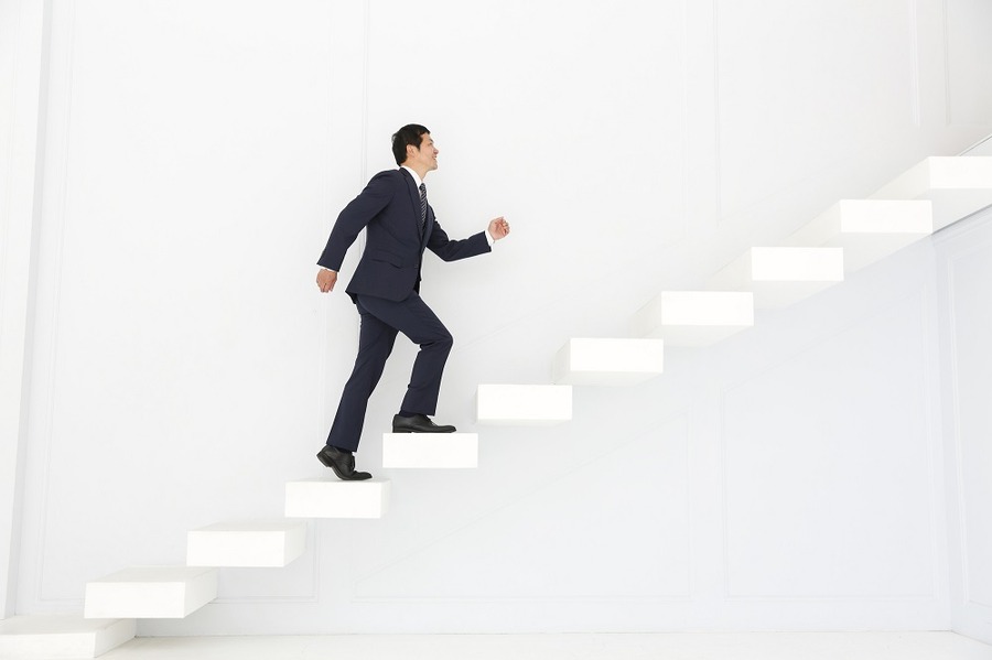 「人生100年時代」のセカンドライフには夫婦で最低3000万必要　50代で「60歳以降の自分のキャリア」について考える