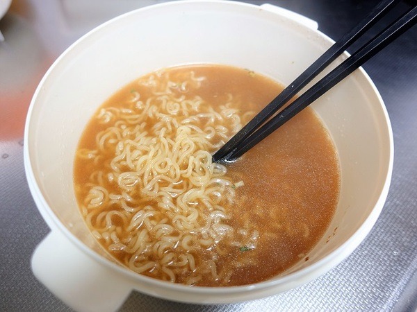 100均にズラリと並ぶ調理グッズの実力は？　実際に調理して検証しました（ラーメン・ごはん・だし巻きたまご編）