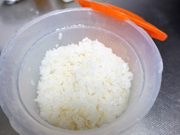 100均にズラリと並ぶ調理グッズの実力は？　実際に調理して検証しました（ラーメン・ごはん・だし巻きたまご編）