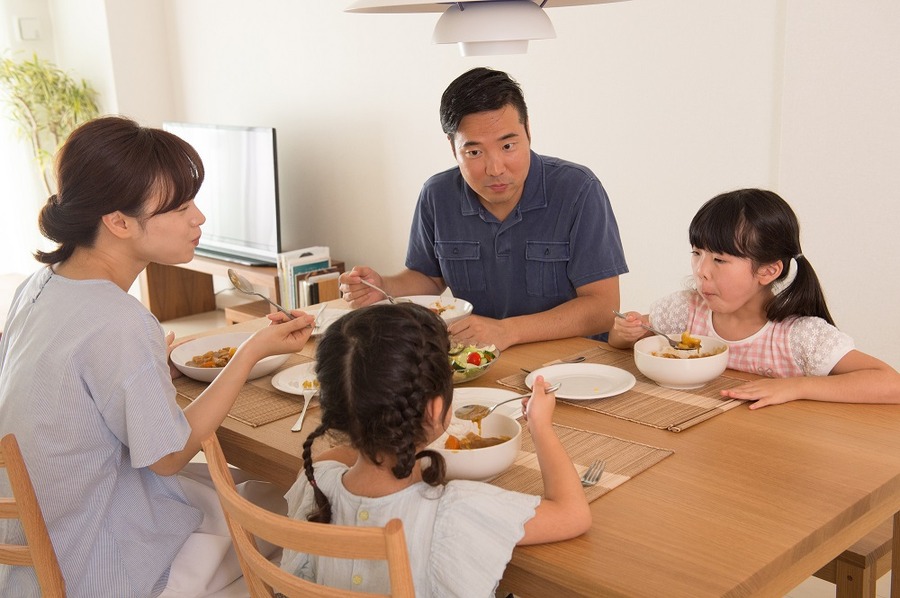 株主優待で国民の愛されメニュー「カレー」をいただく。おすすめ4社をご紹介。