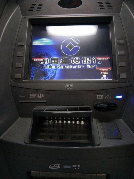 海外旅行の両替はクレカで海外キャッシング　大手3社のカードでATMから100元引き出し、手数料やレートを比較しました。