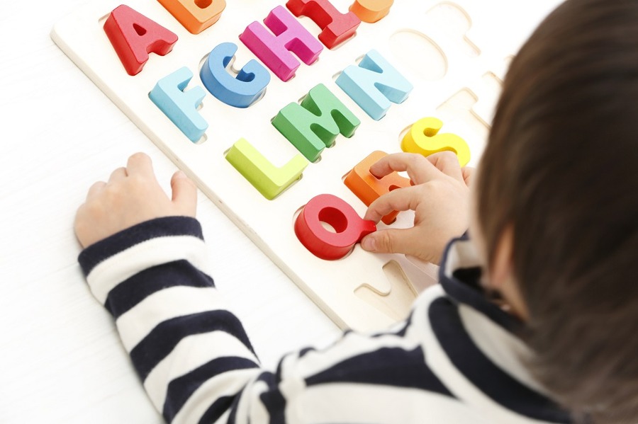 幼児、早期英語教育