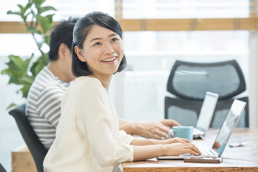 女性、仕事、お金、キャリアアップ