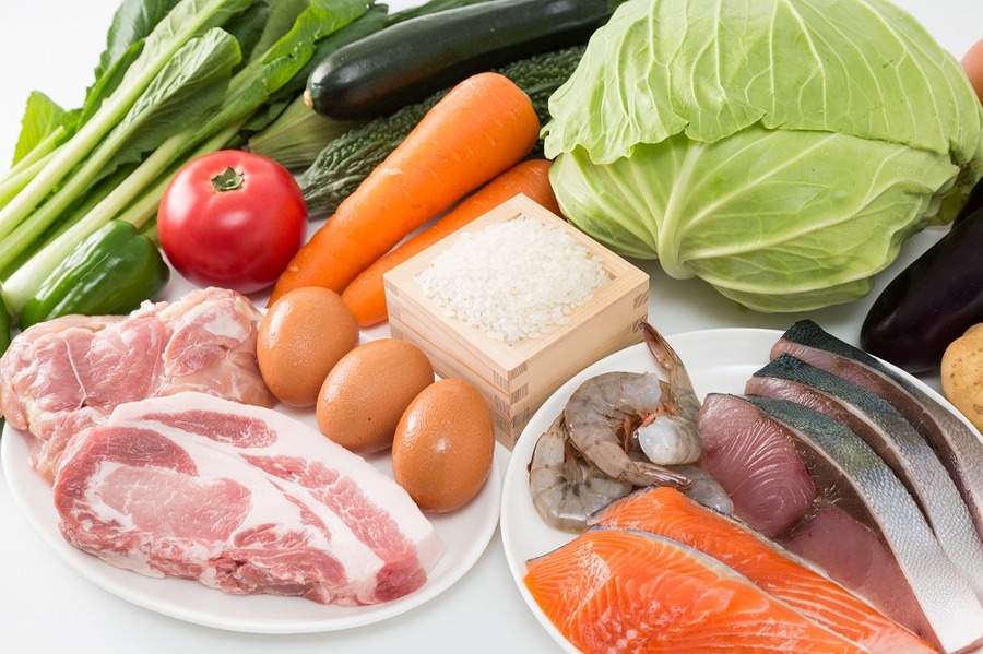 肉や野菜などの食材をゲット