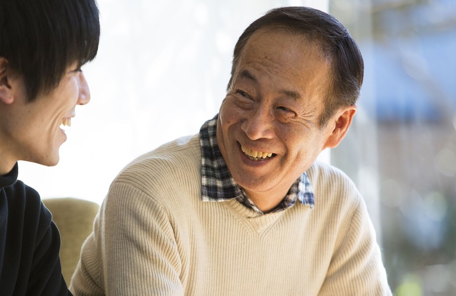 将来の心配をする叔父