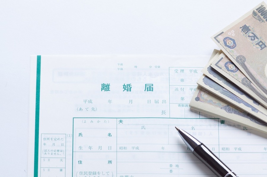 離婚で相手に慰謝料や養育費を請求する場合