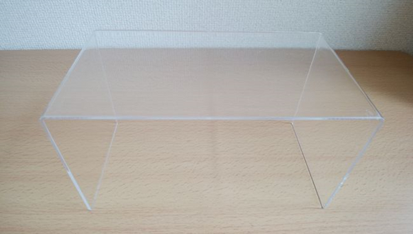 透明なディスプレイスタンド