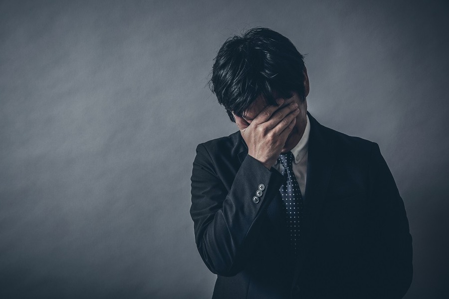 毎年2万人を超える人々が自殺によって命を絶っている
