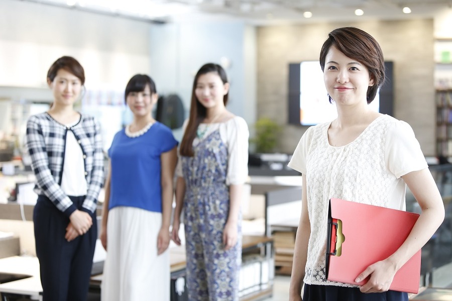 専業主婦という結婚後の選択肢を外した方がよいような社会状況になってきている