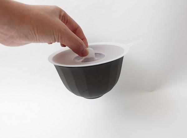 100均ダイソーのシリコーン置くだけラップ蓋