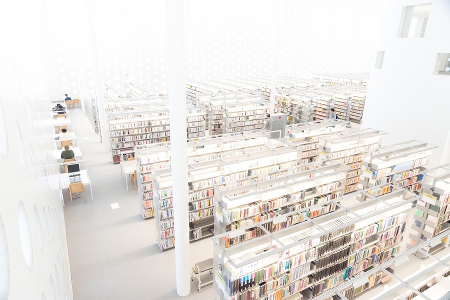金沢海みらい図書館