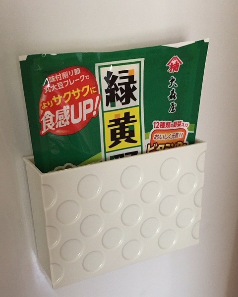 うしろのマグネットは小さめです