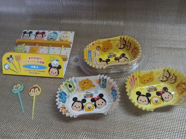 セリアのツムツムランチアイテム、ピックとカップ