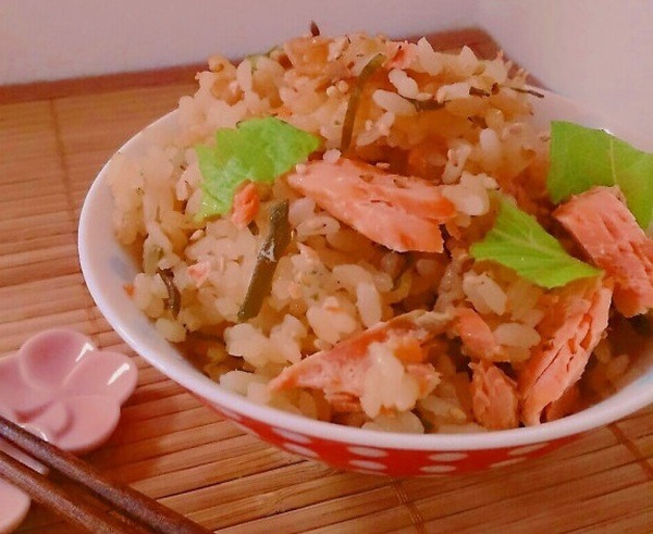 鮭と塩昆布と大葉の混ぜご飯