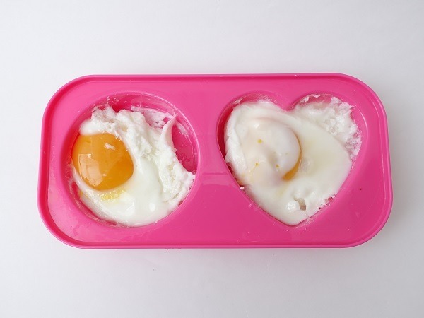 目玉焼きを作る