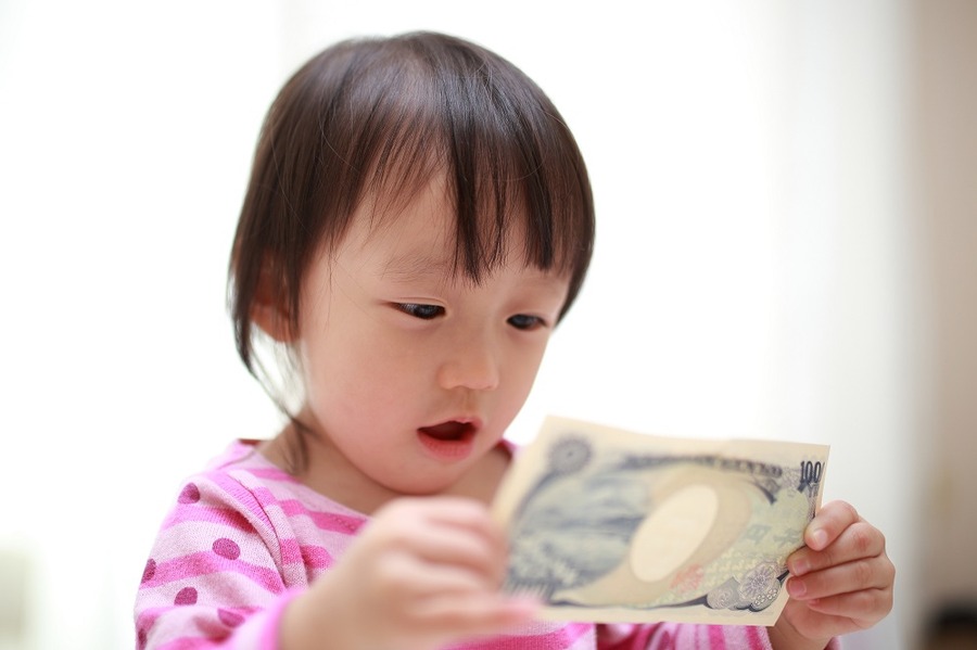小さい時からお金を学ぶ