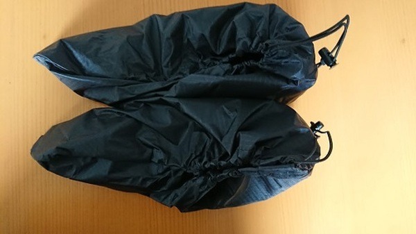 1足ずつ入れます