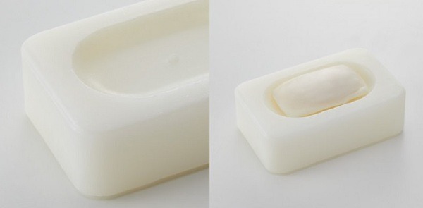 本体に凹みをつけることで、やわらかくなったバスソープを新しいバスソープにくっつけて最後まで使い切れる工夫がされている